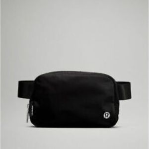 Lululemon everywhere belt bag